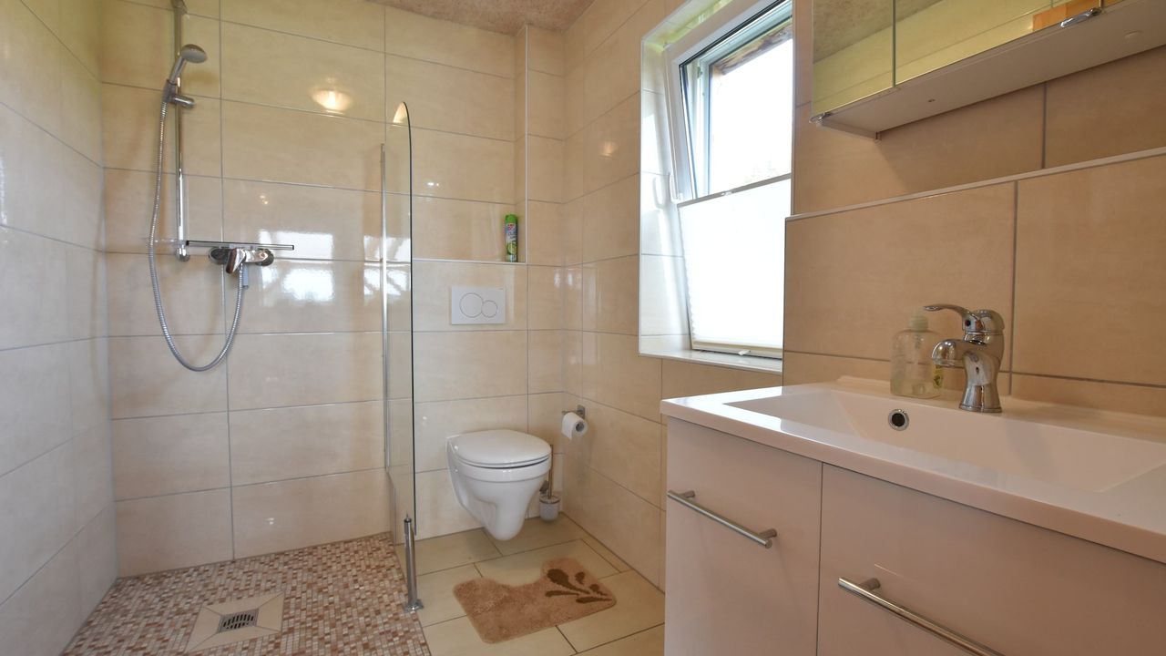 BathRoom BathRoom